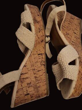 Jellypop   beige Wedge shoe size 10